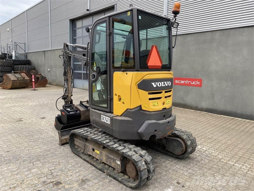 Volvo ECR25 Ekskavatori uz riteņiem