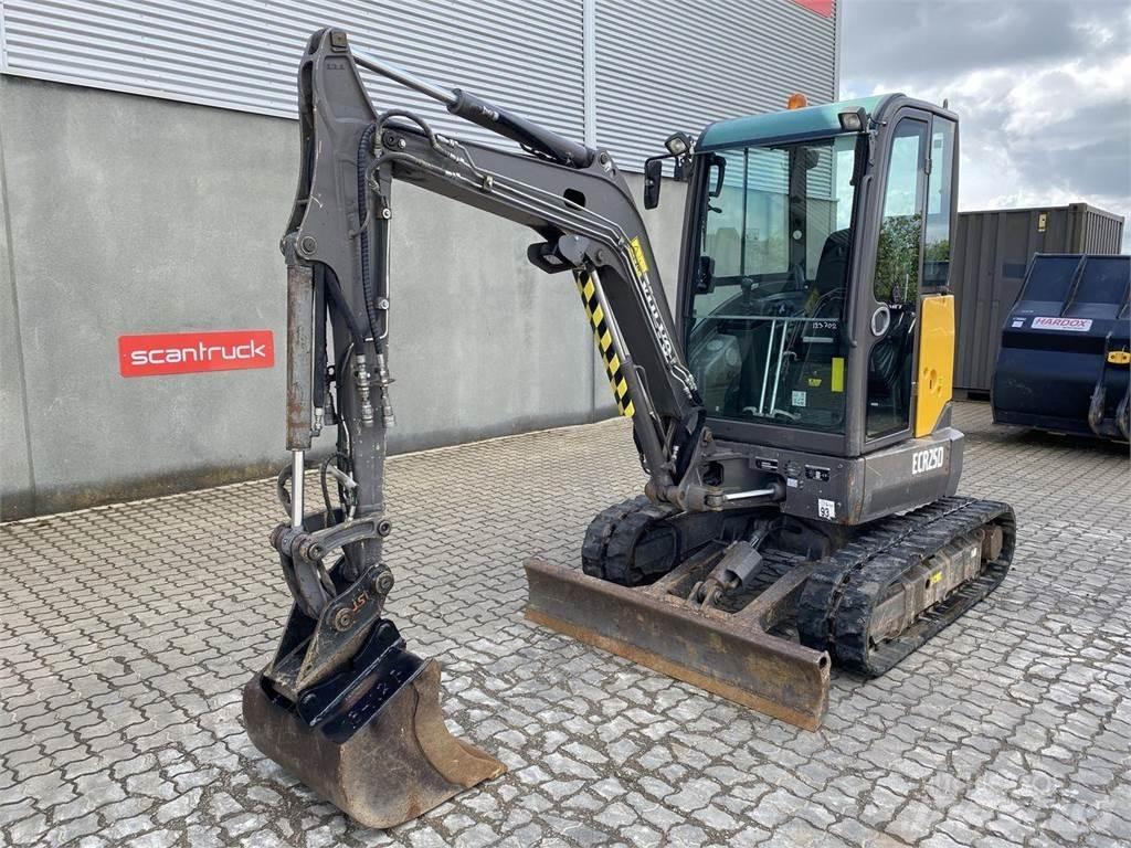 Volvo ECR25 Ekskavatori uz riteņiem