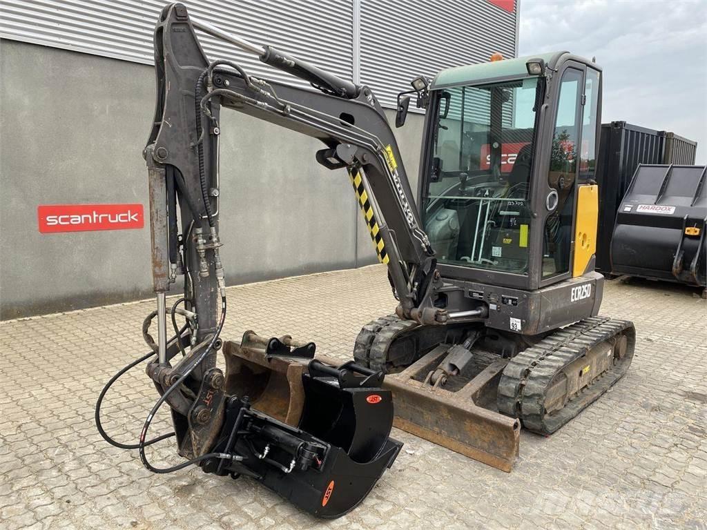 Volvo ECR25 Ekskavatori uz riteņiem