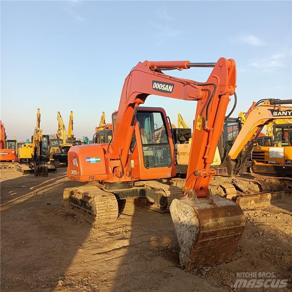 Doosan DH 70 Kāpurķēžu ekskavatori