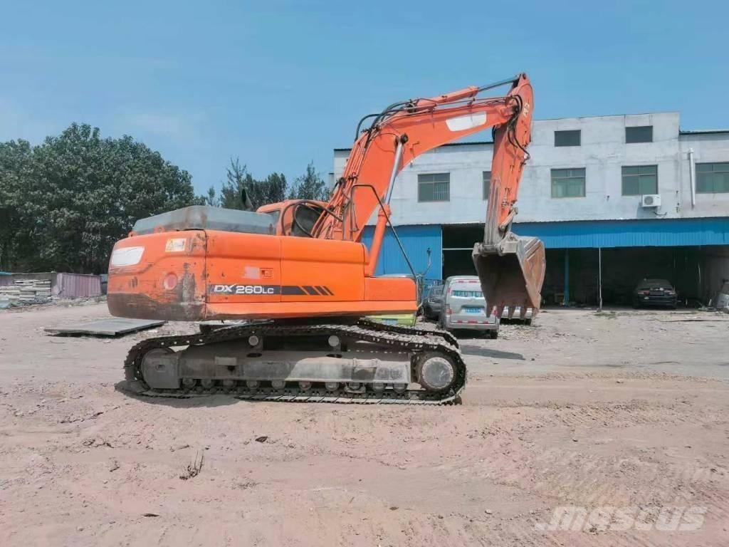 Doosan DX 260 Kāpurķēžu ekskavatori