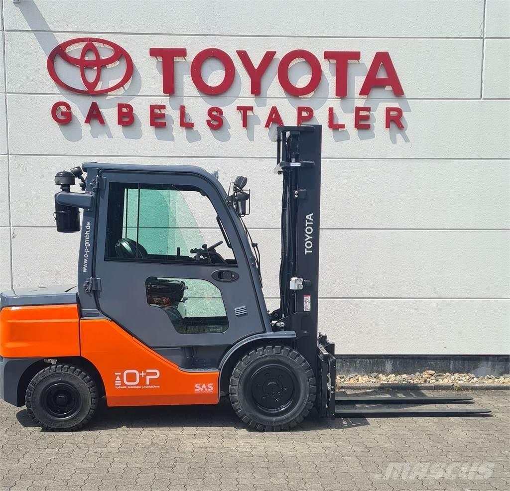 Toyota 52-8FDJF35 Tehnika ar dīzeļa dzinēju