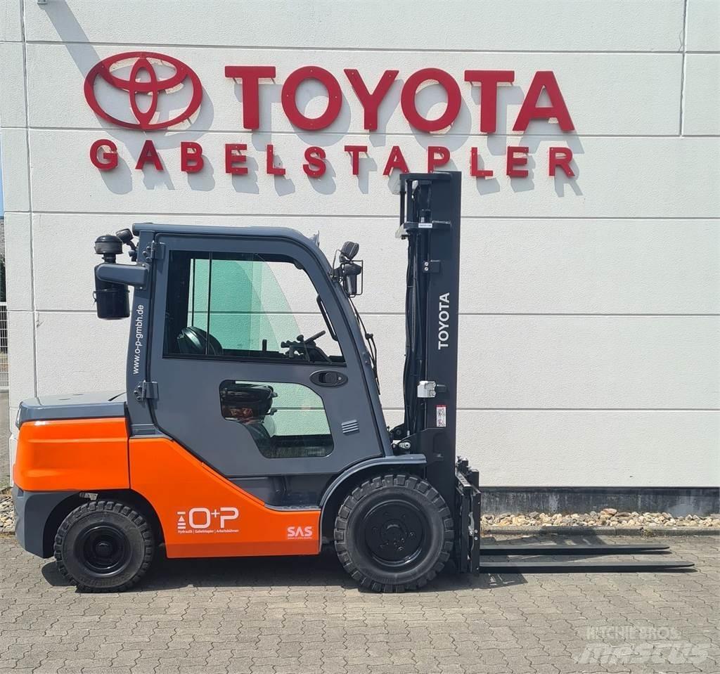 Toyota 52-8FDJF35 Tehnika ar dīzeļa dzinēju