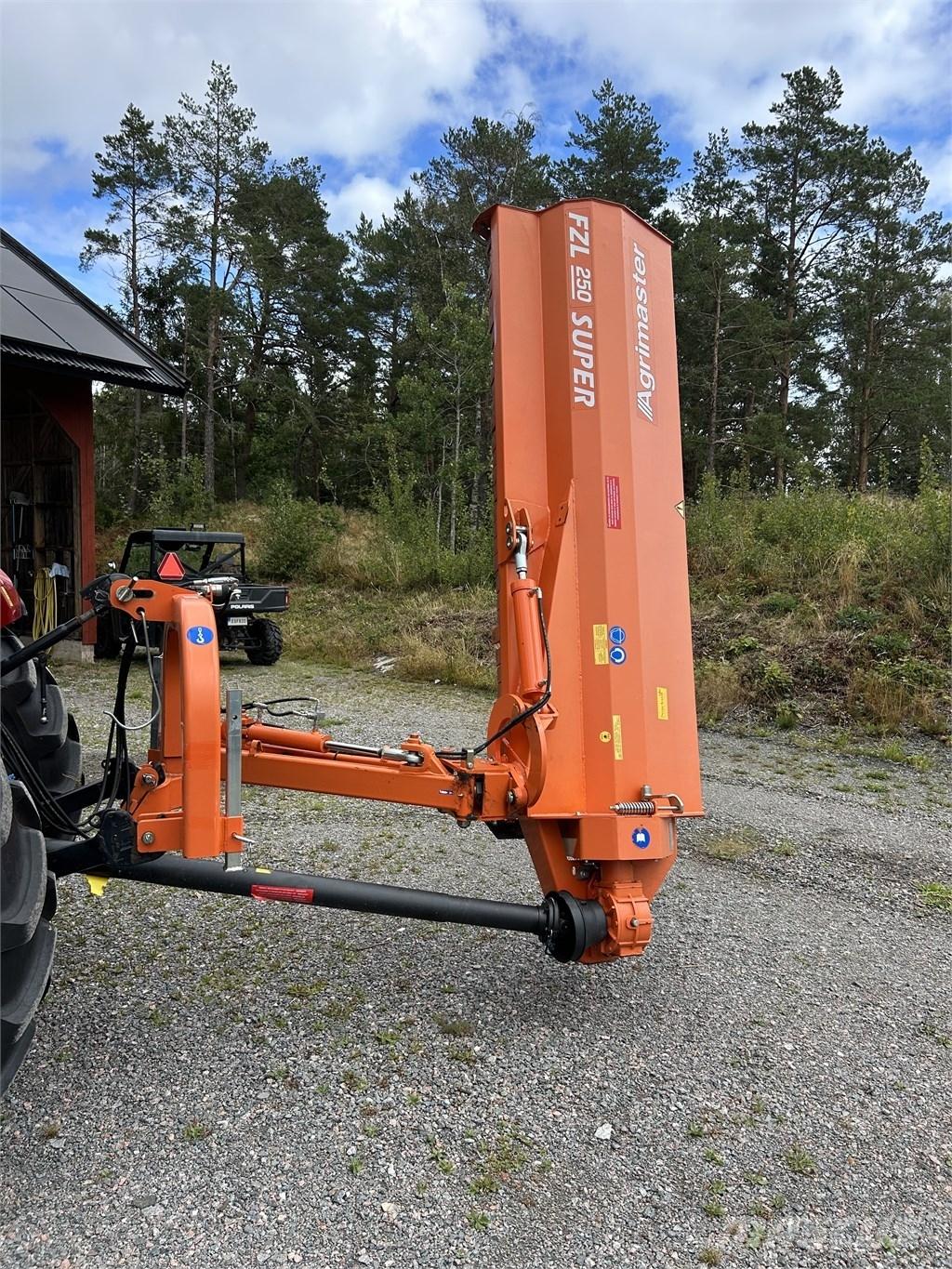 Agrimaster FZL250 Pļaujmašīnas/pašgājēji