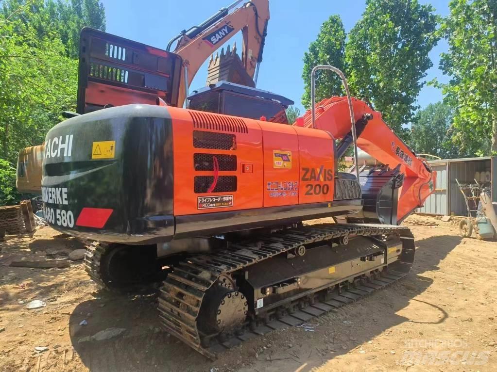 Hitachi ZX200 Kāpurķēžu ekskavatori