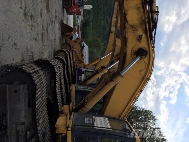 Komatsu 450 Kāpurķēžu ekskavatori