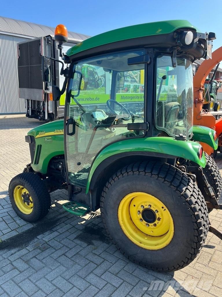 John Deere 3320 Kompaktie traktori