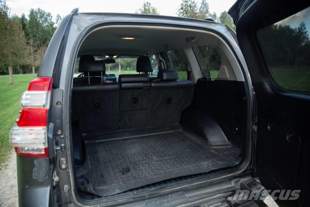 Toyota Landcruiser Automašīnas