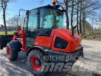 Kubota R 082 Iekrāvēji uz riteņiem