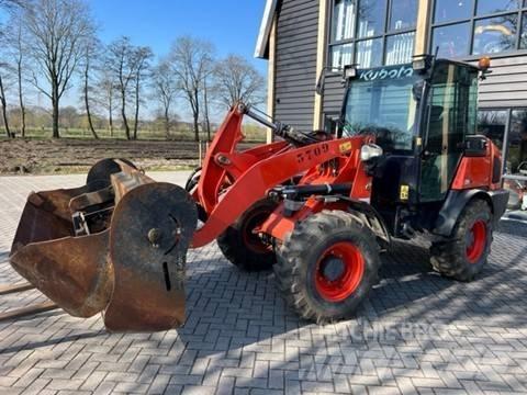 Kubota R 082 Iekrāvēji uz riteņiem