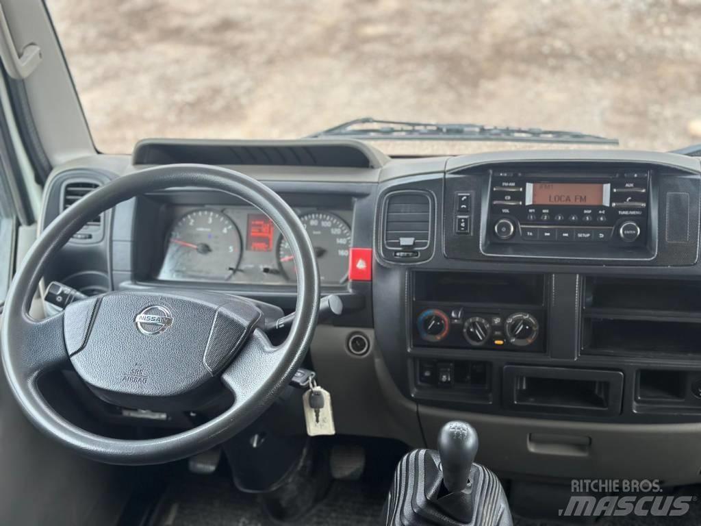 Nissan NT 400 Vieglais kravas automobilis/izkraušana no sāniem