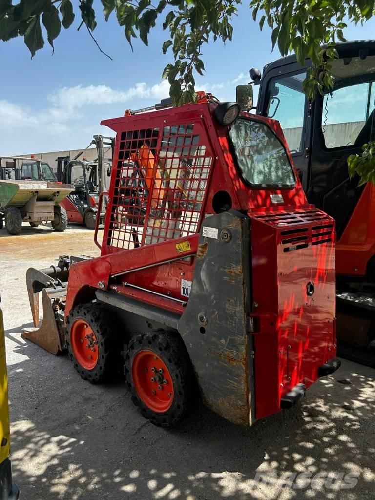 Bobcat S 70 Lietoti riteņu kompaktiekrāvēji