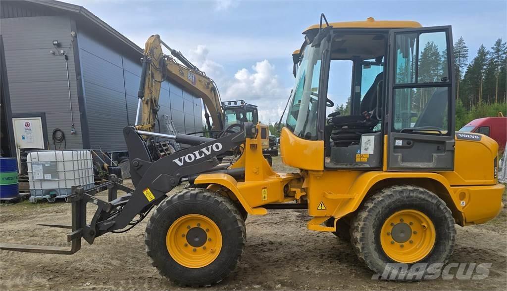 Volvo L30G Iekrāvēji uz riteņiem