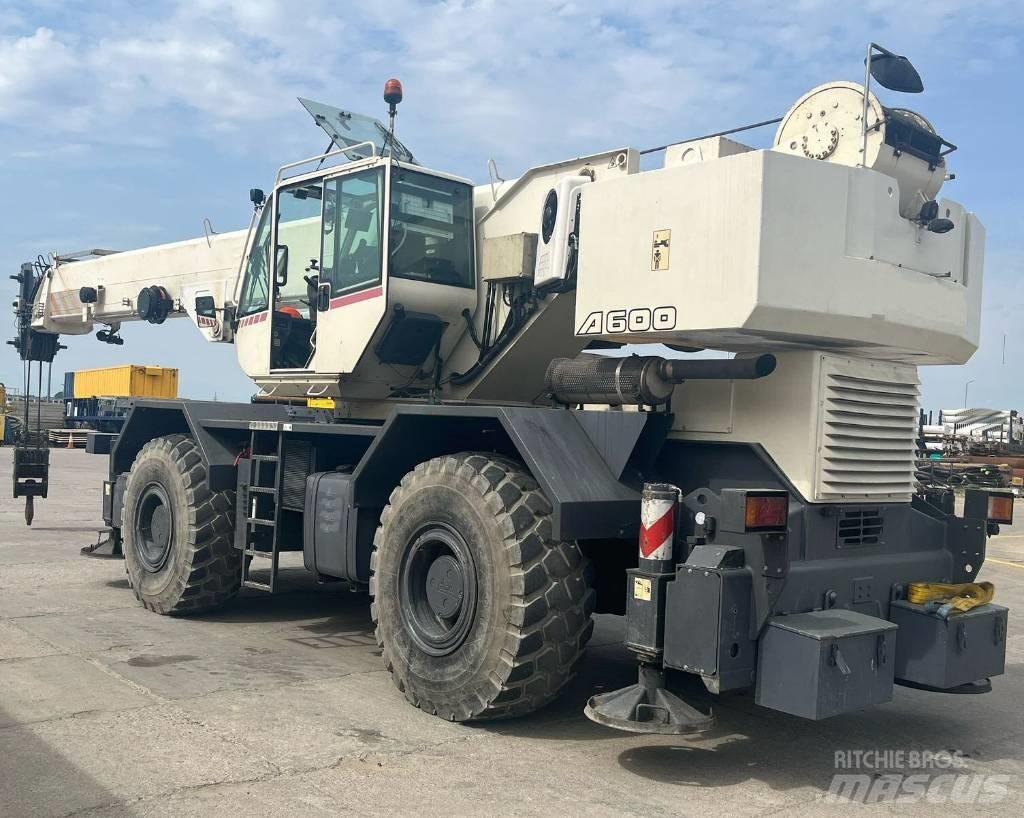 Terex A 600 Celtņi nelīdzenām virsmām