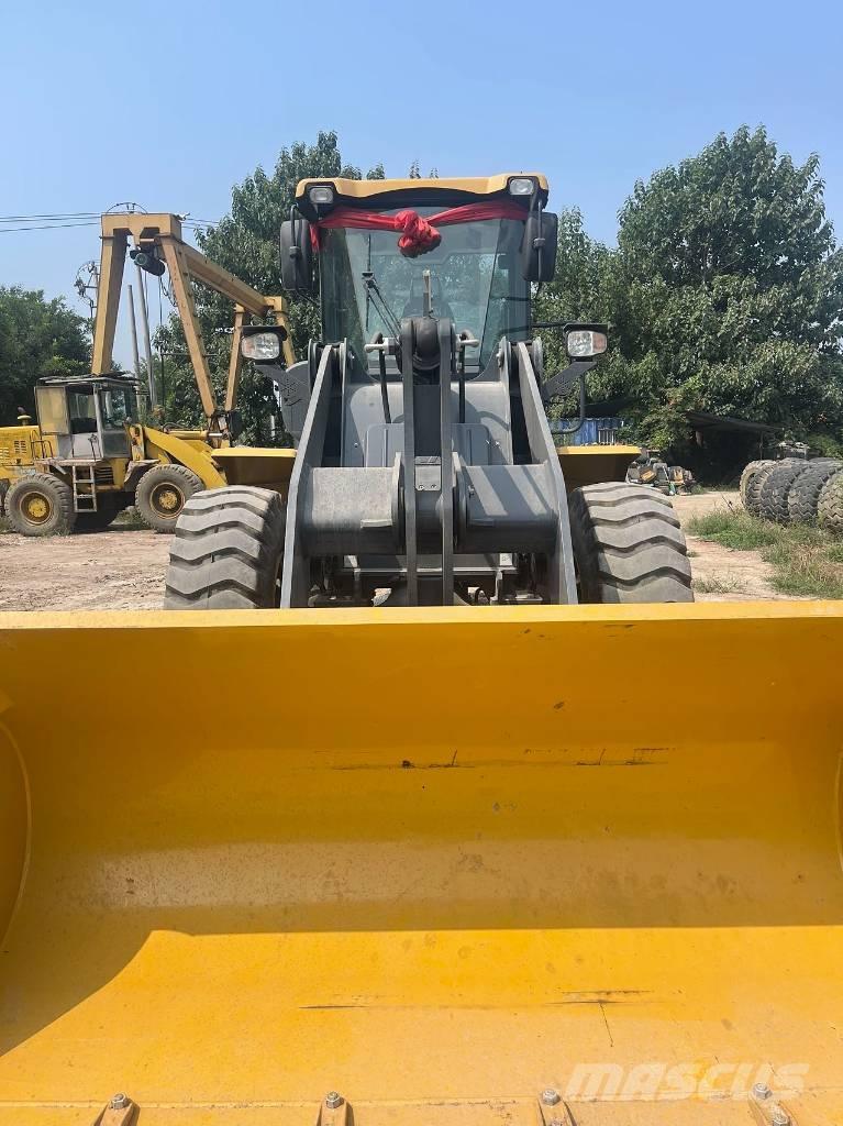 XCMG LW 300 FV Iekrāvēji uz riteņiem