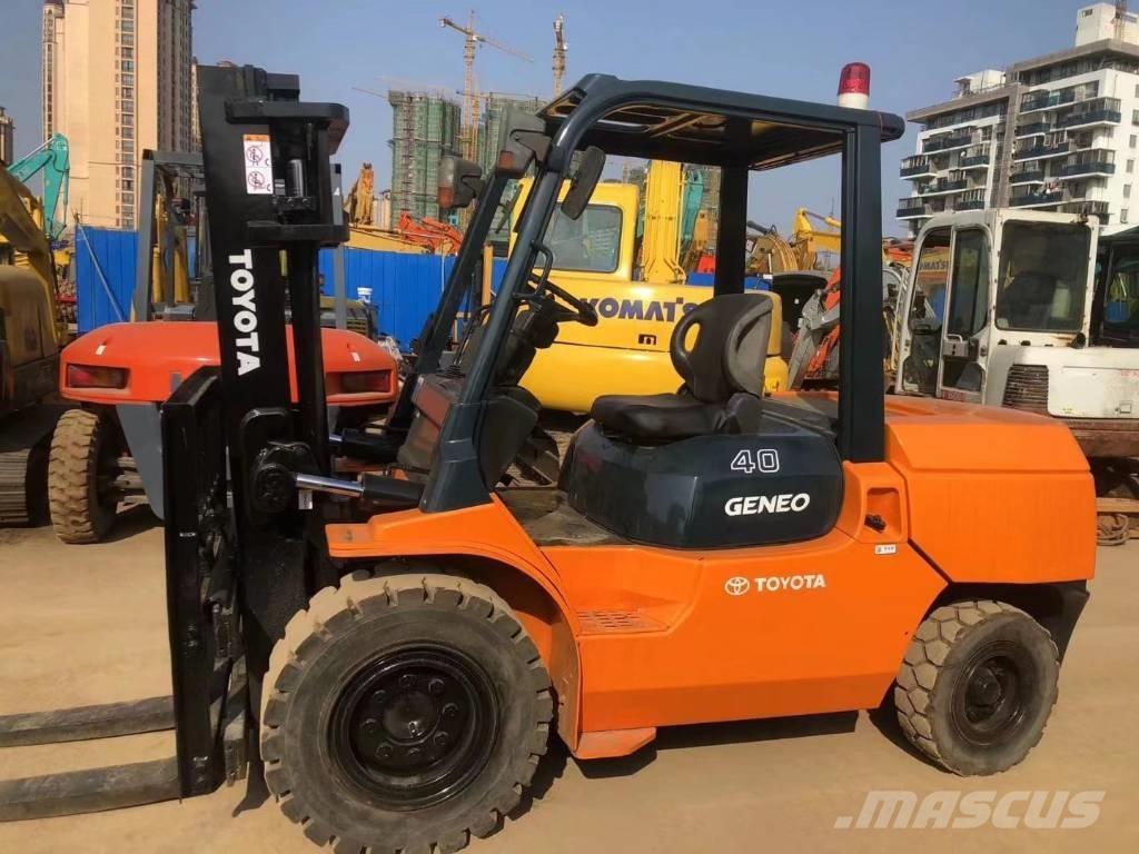 Toyota FD30 Tehnika ar dīzeļa dzinēju