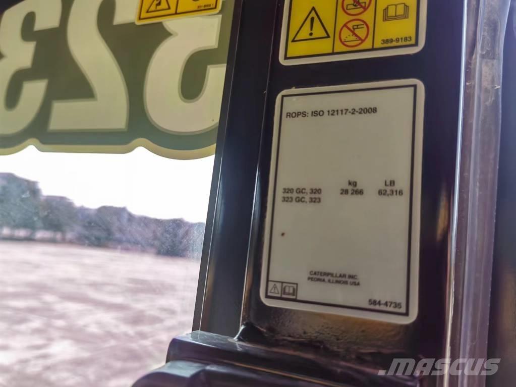 CAT 2022 CAT 323 Ekskavatori uz riteņiem