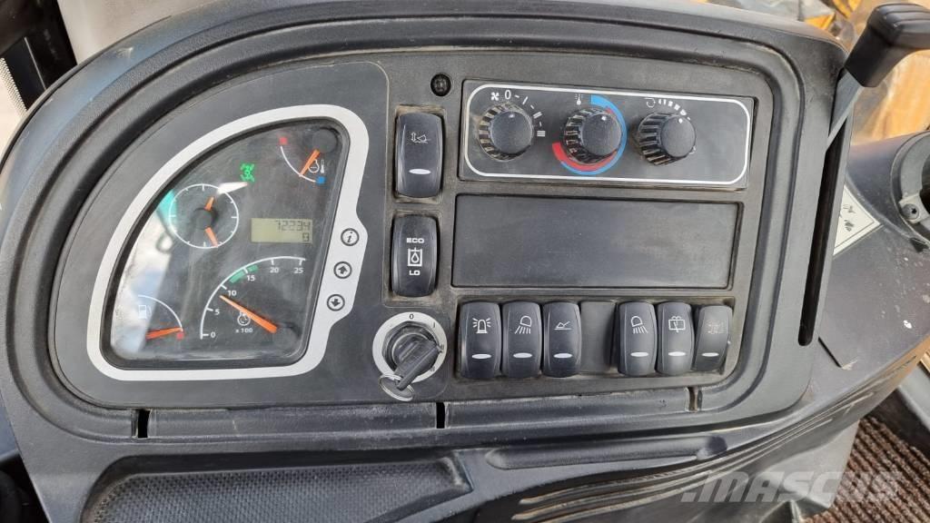 JCB 4 CX Ekskavatori-iekrāvēji