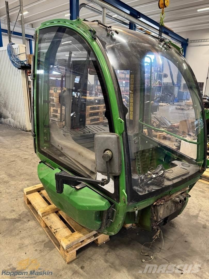 John Deere 1210E Kabīnes un interjers