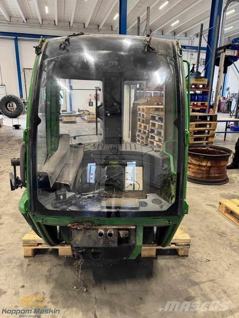 John Deere 1210E Kabīnes un interjers