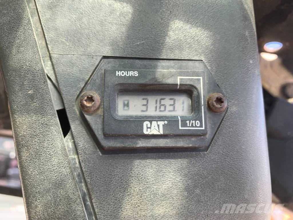 CAT 277 Lietoti riteņu kompaktiekrāvēji