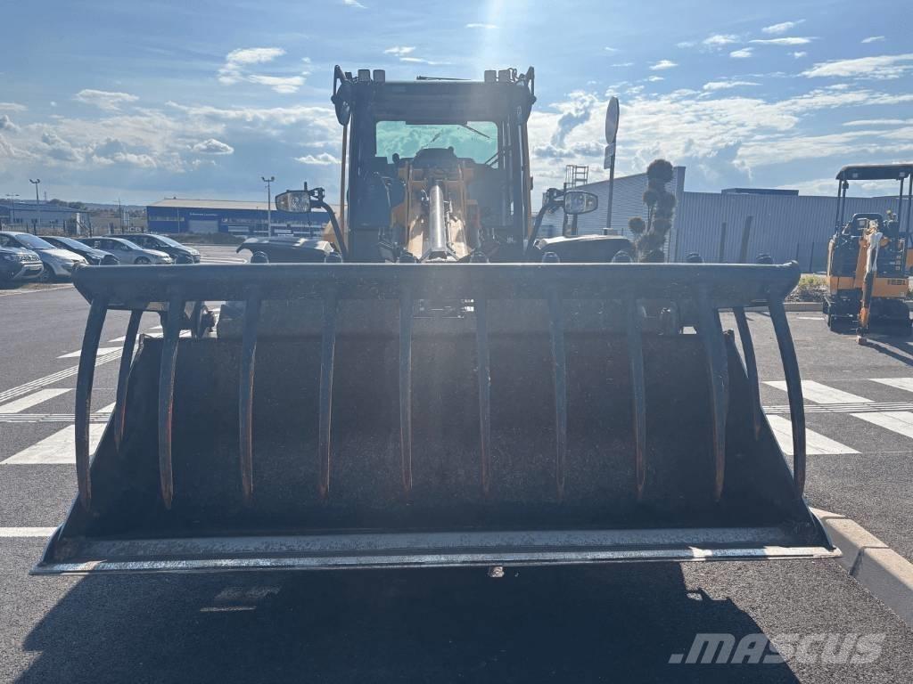 JCB TM 320 S Lauksaimniecības pacēlāji