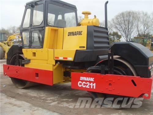 Dynapac CC211 Divvalču grunts veltņi