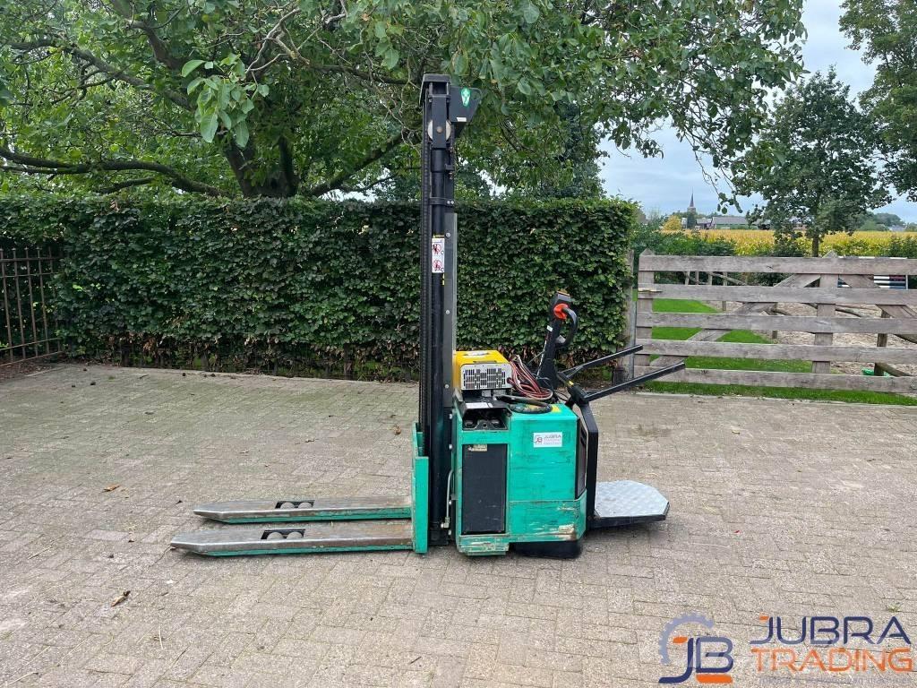 Mitsubishi SB12V Hidrauliskās stalažas ar platformu