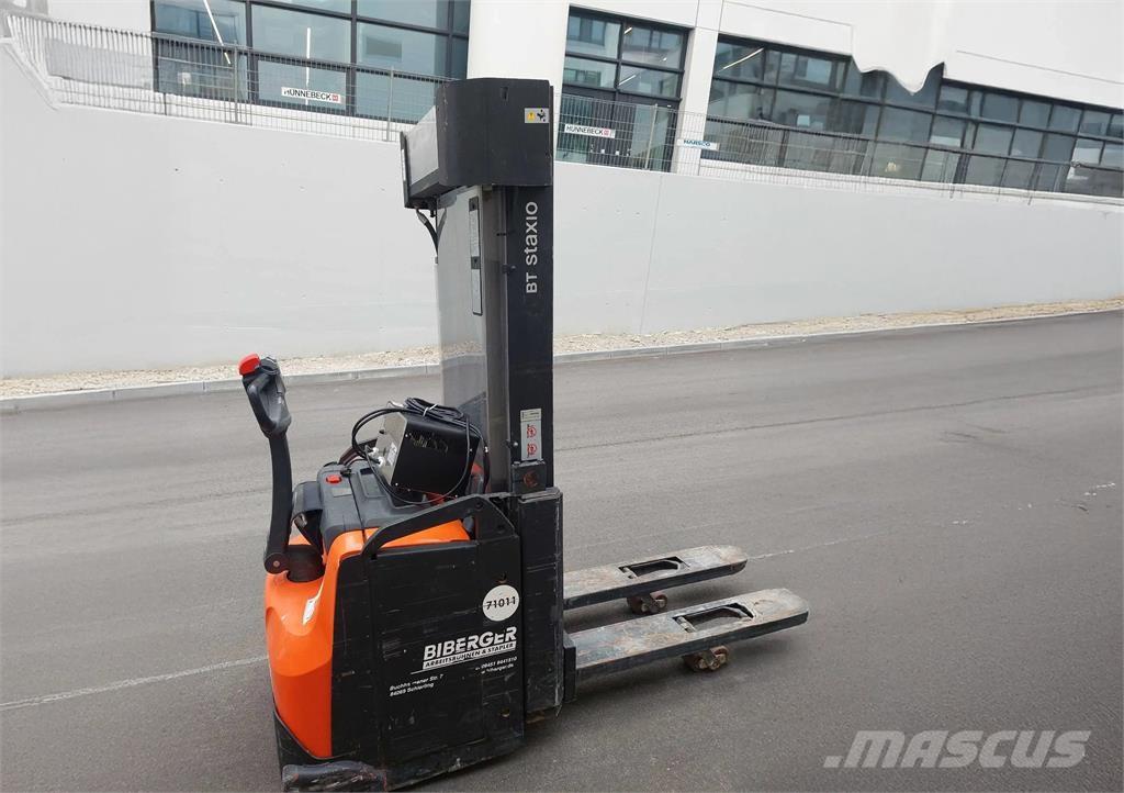 Toyota SWE160L Citi pacēlāji un platformas