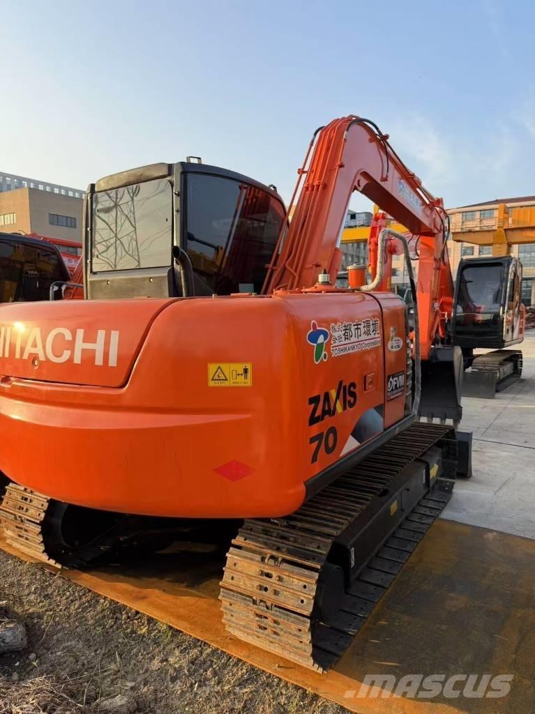 Hitachi Zaxis 70 Kāpurķēžu ekskavatori