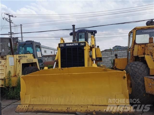 Komatsu D85-21 Kāpurķēžu buldozeri