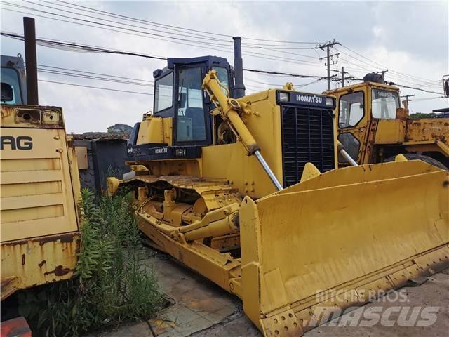 Komatsu D85-21 Kāpurķēžu buldozeri