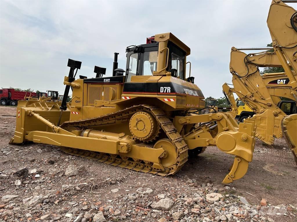 CAT D7R Kāpurķēžu buldozeri