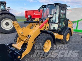 CAT 906 Iekrāvēji uz riteņiem