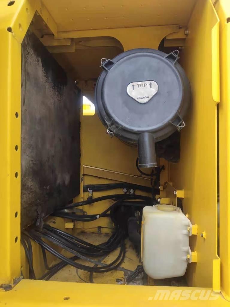 Komatsu 220-8 Kāpurķēžu ekskavatori