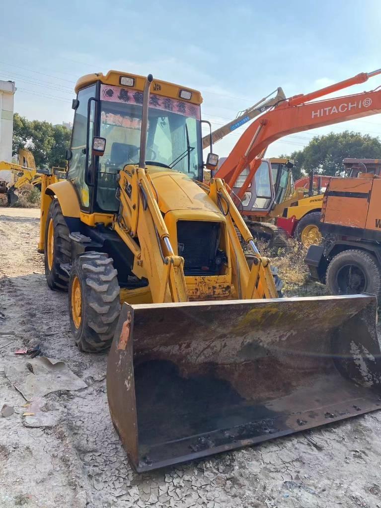 JCB 3 CX Ekskavatori-iekrāvēji