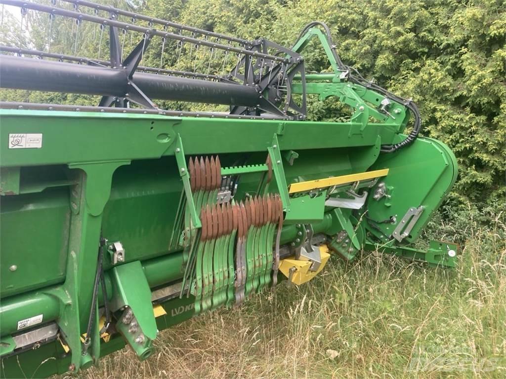 John Deere T560 Ražas novākšanas kombaini