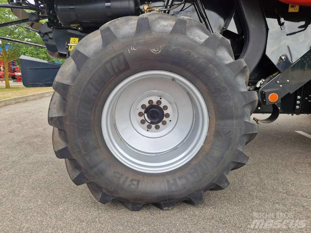 Case IH AF 7150 Ražas novākšanas kombaini
