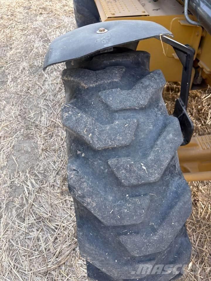 CAT 430 E Ekskavatori-iekrāvēji