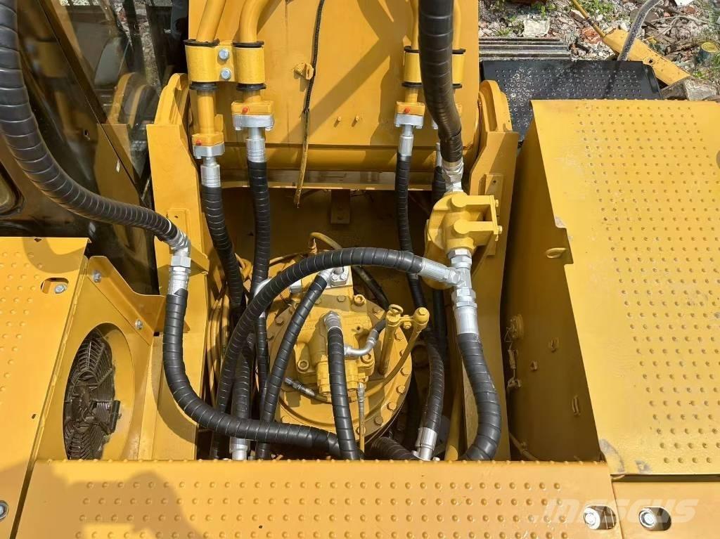 CAT 330 D L Kāpurķēžu ekskavatori