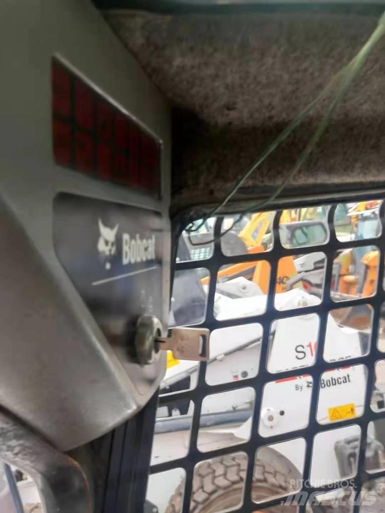 Bobcat S 300 Lietoti riteņu kompaktiekrāvēji