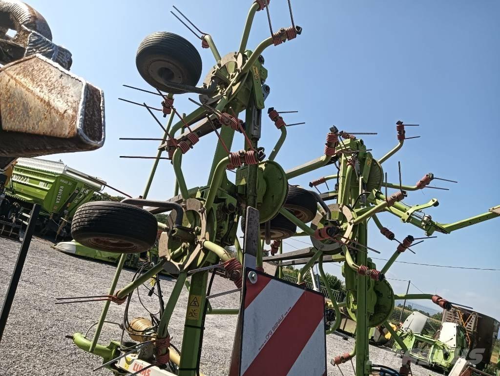 CLAAS Volto 900 T Grābekļi un siena ārdītāji