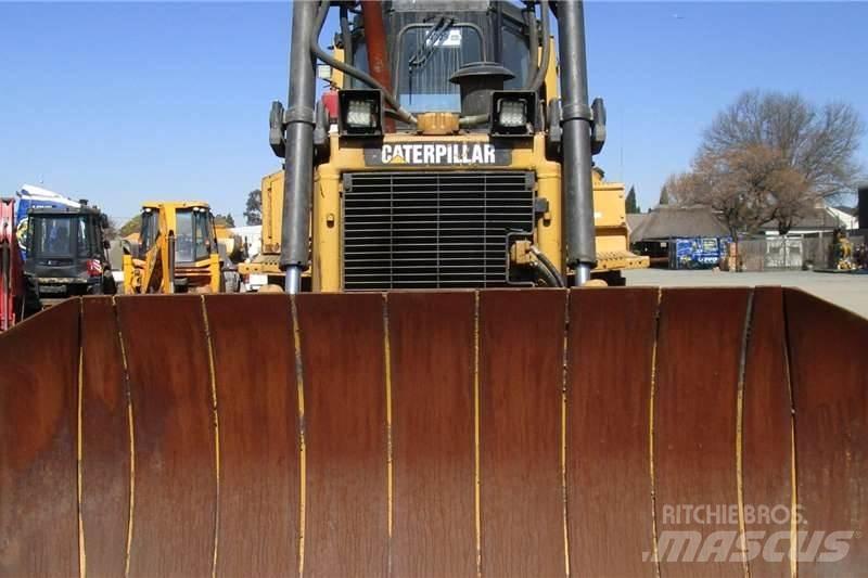 CAT D6R Kāpurķēžu buldozeri