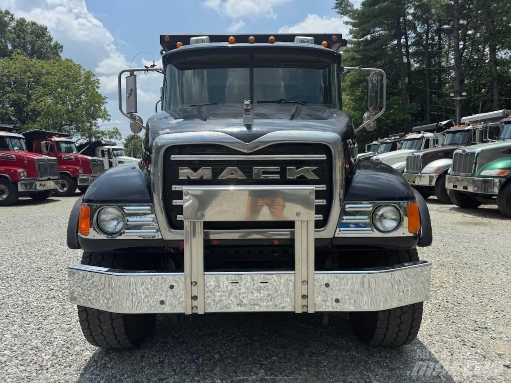 Mack Granite CV 713 Pašizgāzējs