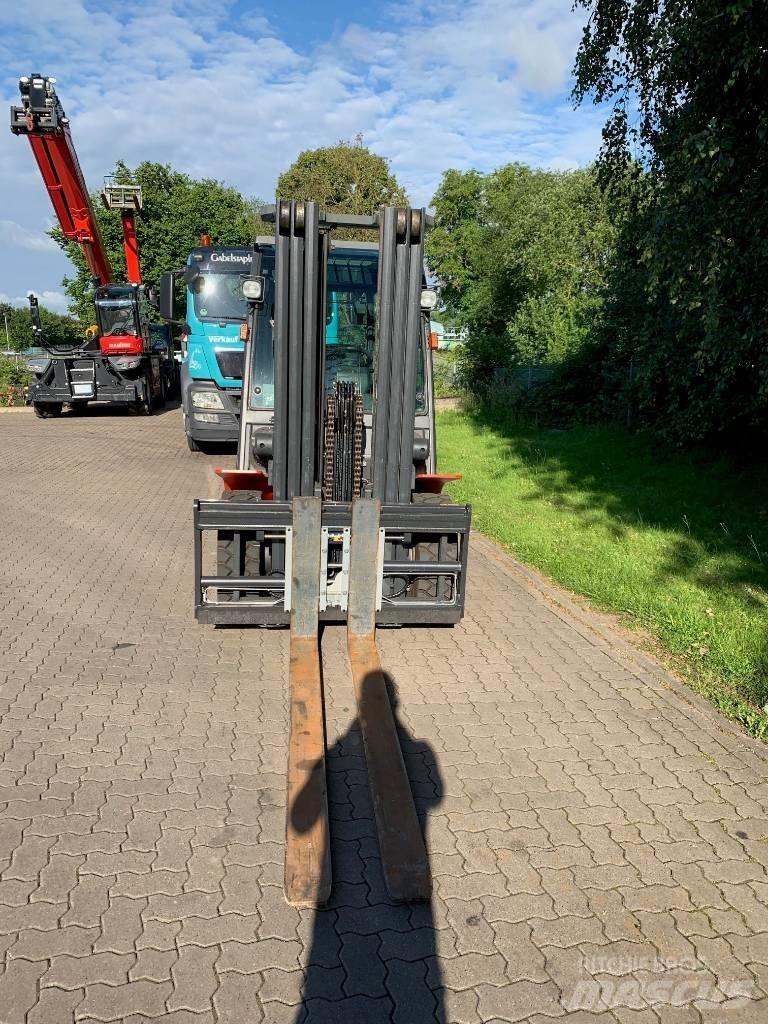 Nissan WG1F4F50Y Tehnika ar dīzeļa dzinēju