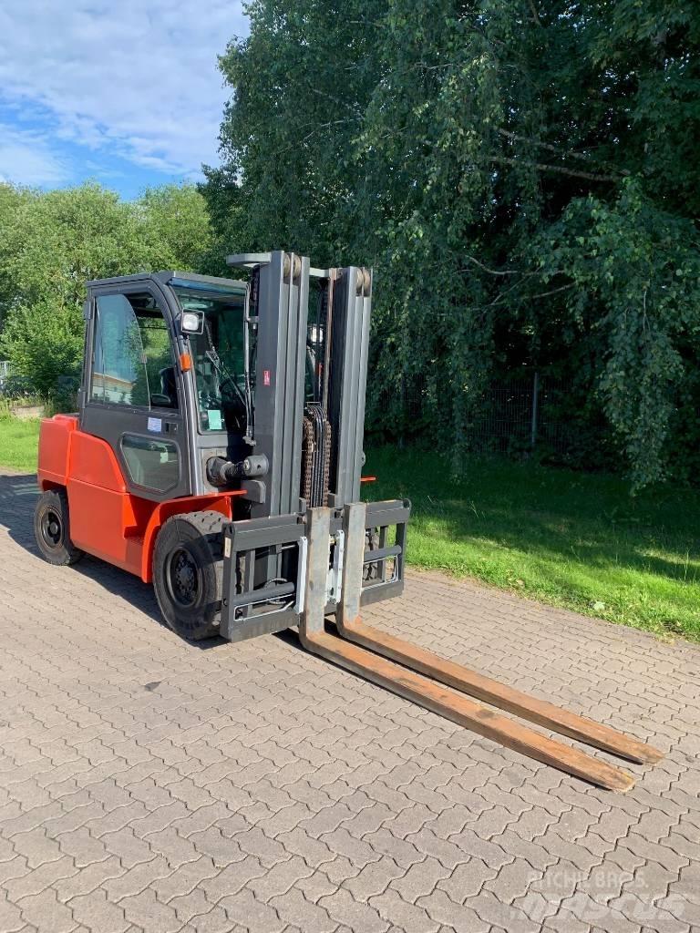 Nissan WG1F4F50Y Tehnika ar dīzeļa dzinēju