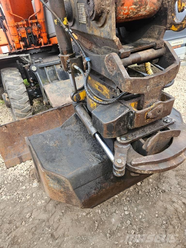 Fiat-Hitachi EX165W Ekskavatori uz riteņiem