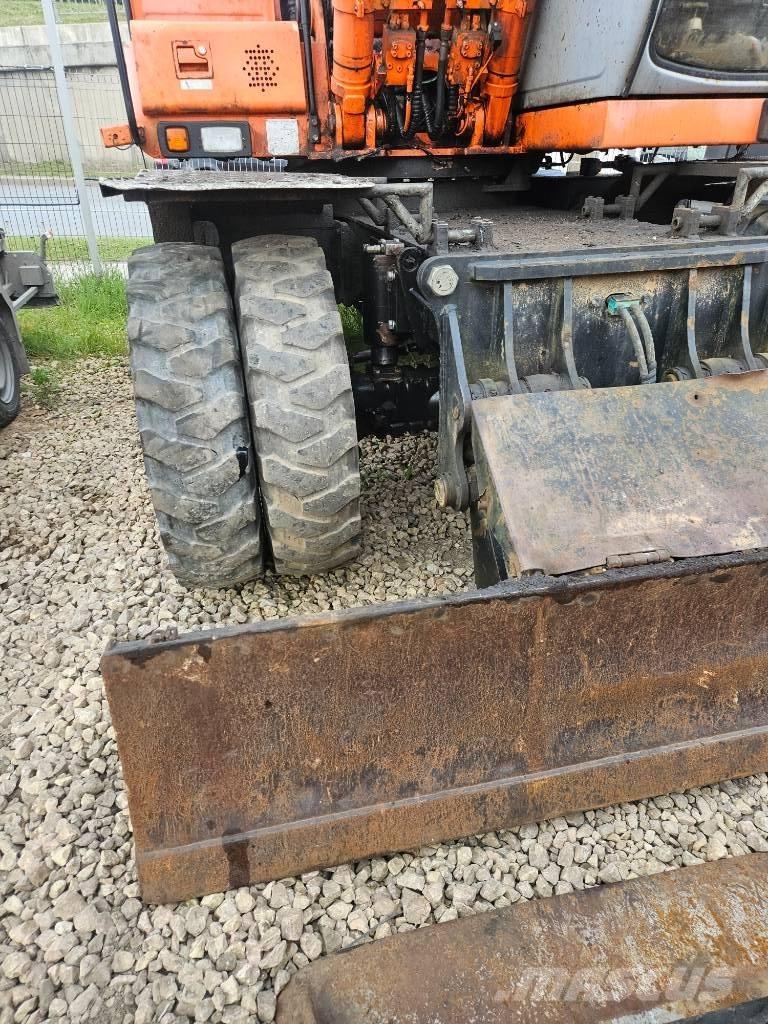 Fiat-Hitachi EX165W Ekskavatori uz riteņiem