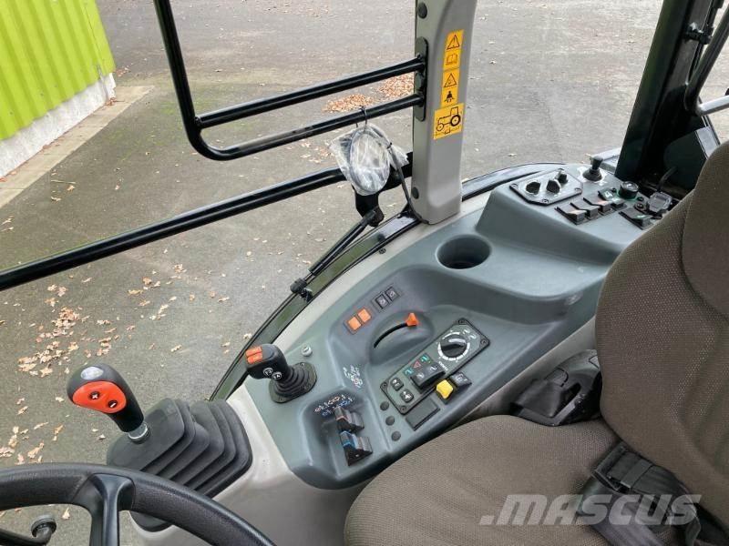 CLAAS NEXOS 240 M Traktori