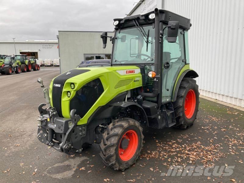 CLAAS NEXOS 240 M Traktori